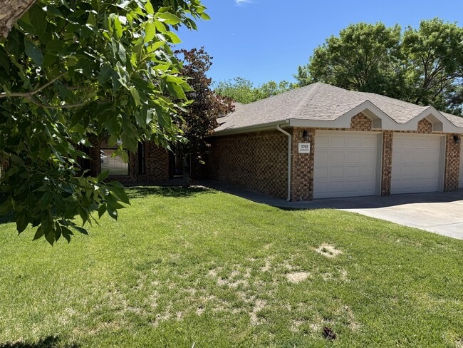 Building Photo - 3703 Bandolina Ave