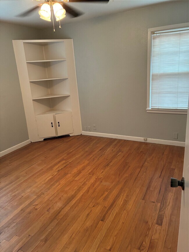 Photo - 810 Pecan St