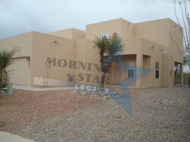 Building Photo - Cute Townhouse in Desirable Area- Close to...
