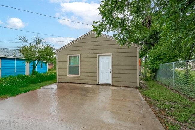 Photo - 5118 Plum Dr House