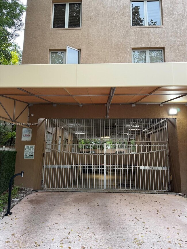 Photo - 2630 SW 28th St Unit 33