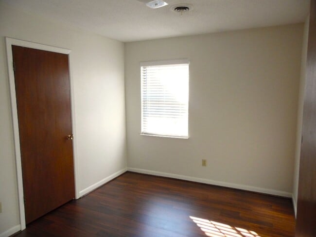 Photo - Excellent Mid-Town Martin Location