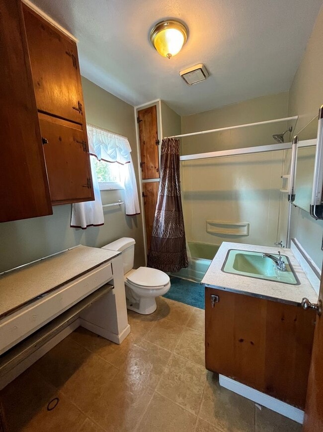 Photo - 103 N Ridge St