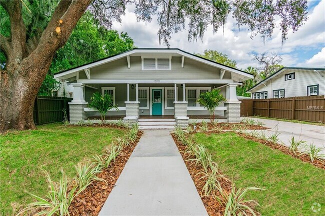 Building Photo - "Charming 3-Bed, 2-Bath Gem in Tampa's Hea... Rental