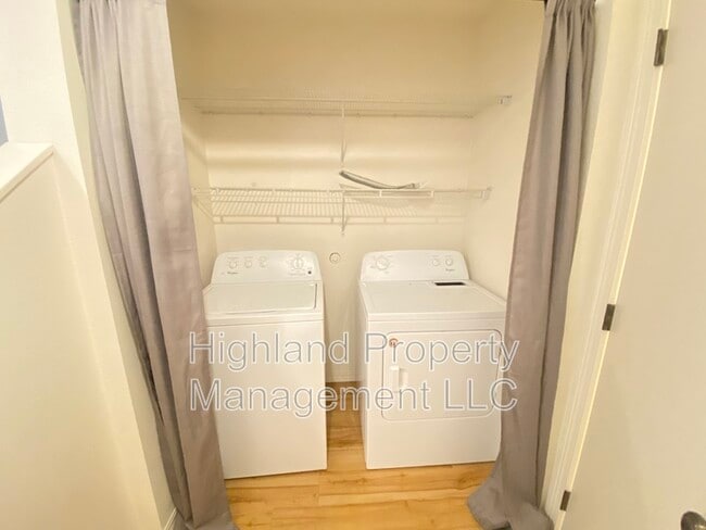 Photo - 910 NE Indiana St Unit #B