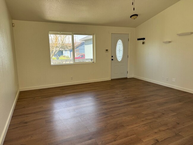 Photo - 692 N 1st St