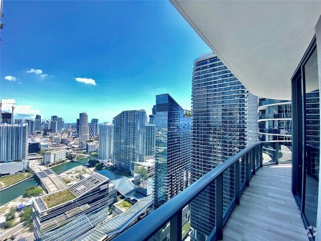 Building Photo - 55 SW 9th St Unit 4201 Rental