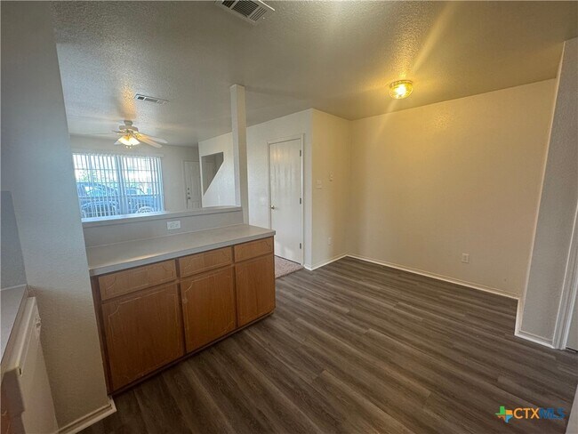 Photo - 4200 Alan Kent Dr Unidad D