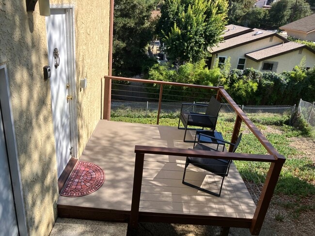 Entrada a la puerta principal de la terraza exterior - 3548 Gladiola Dr