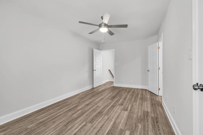 Photo - 215 W Point Dr