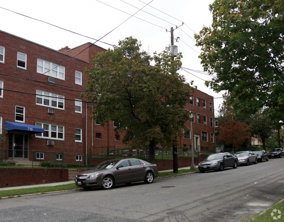 Photo - 720 Madison Street NW