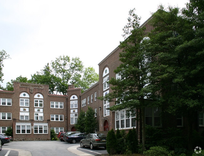 Photo - College Hall Apartments