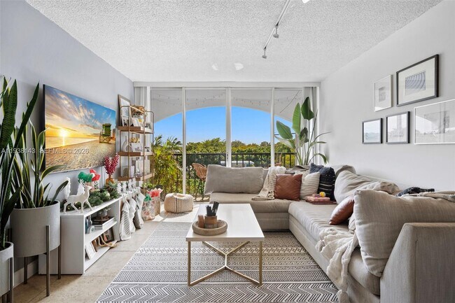 Photo - 2150 SW 16th Ave Unit 402