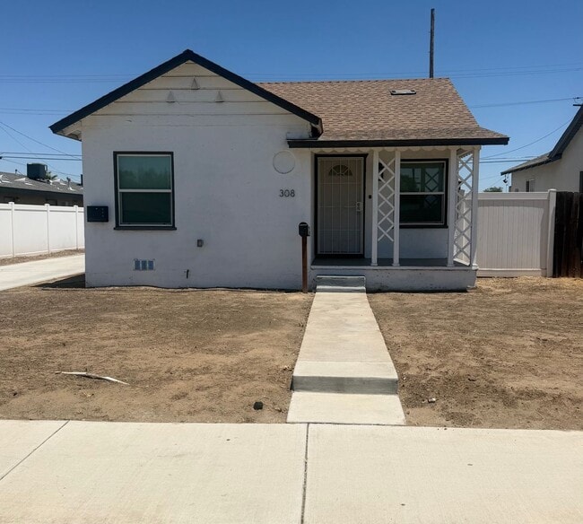 Building Photo - Quaint and Cozy 2 Bedroom Cottage