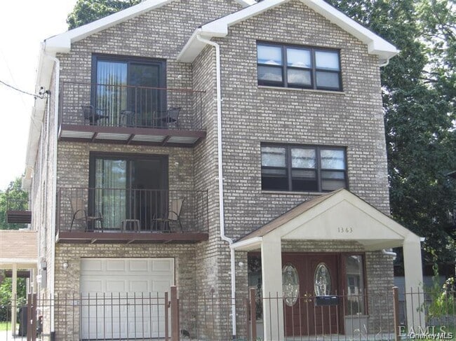Building Photo - 1363 Gillespie Ave Rental