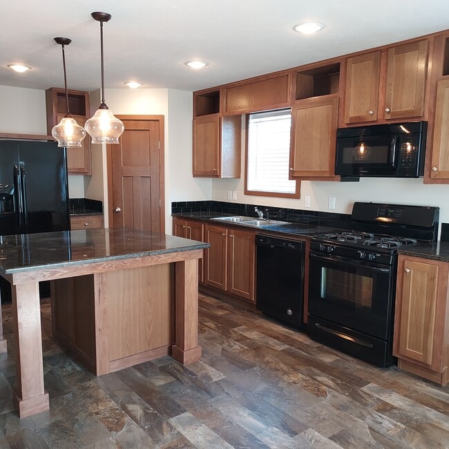 Building Photo - 6225 Imperial Dr Rental