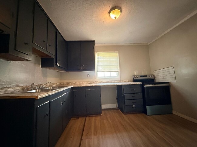 Building Photo - For Rent – 3 Bedroom / 1 Bathroom Home