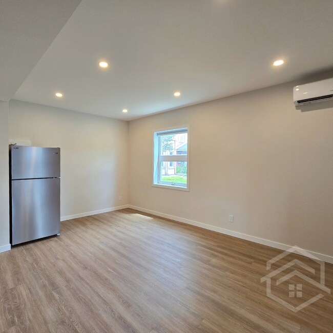 Photo - 2-Bedroom Cozy Living in Tillsonburg!! Unit 1