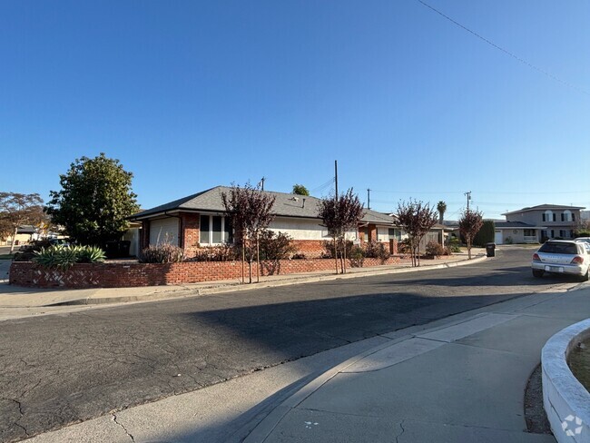 Building Photo - 1859 Valencia St Rental