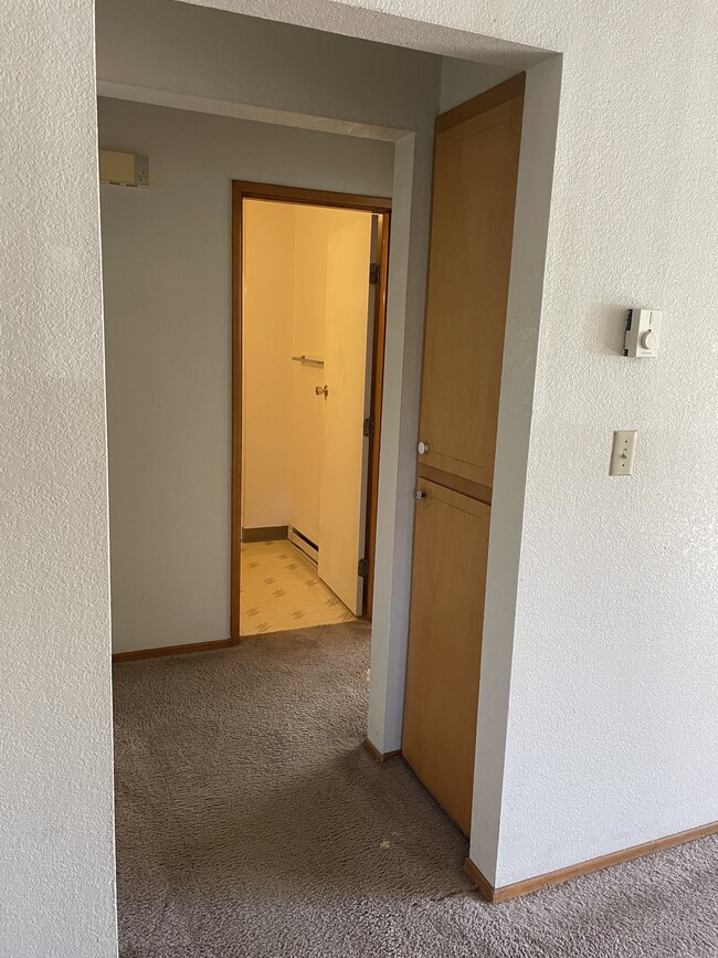 Building Photo - 1463 NW Jackson Ave Unit 3