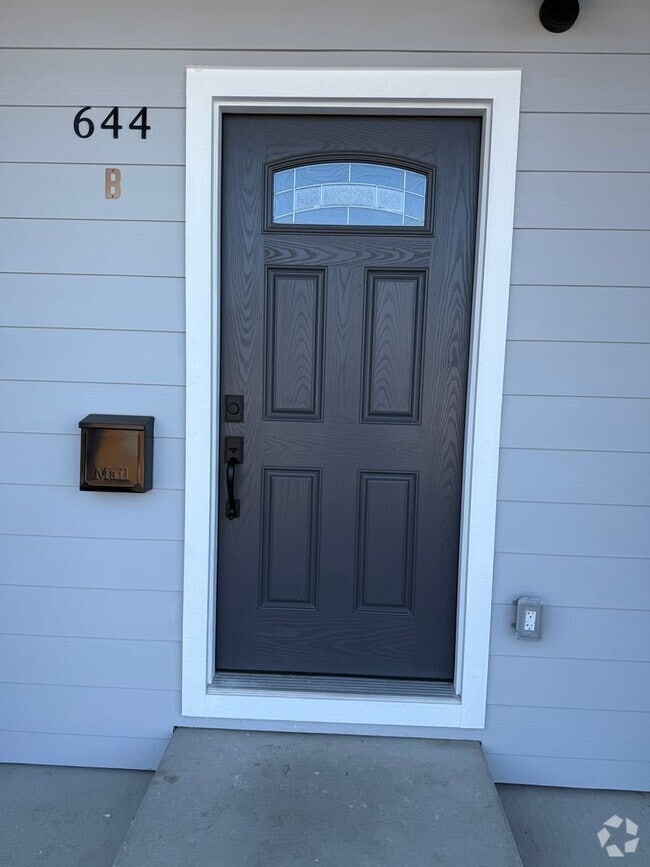 Building Photo - 644 Green St Unit B Rental