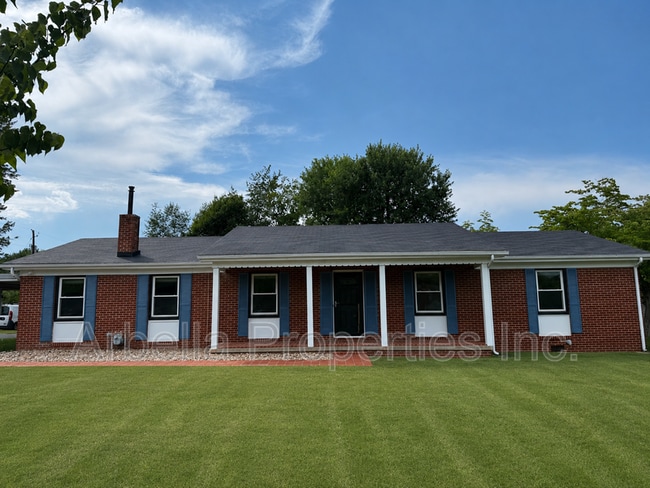 Building Photo - 1713 Seward Dr