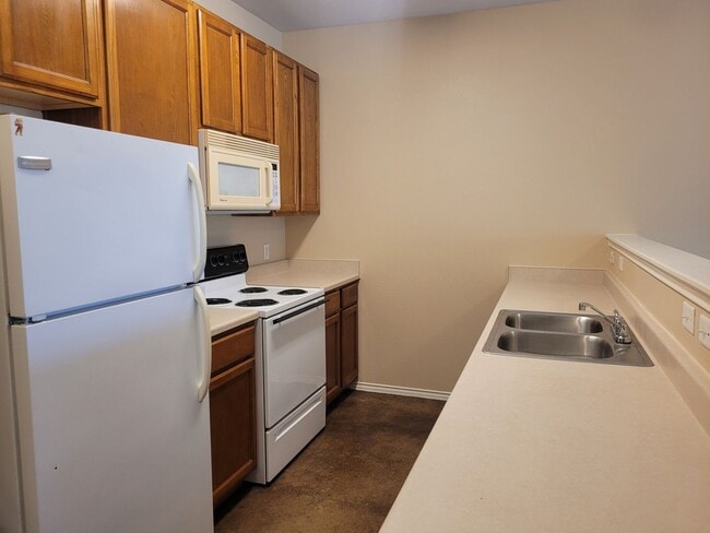 Photo - Lovely townhome | 3 bed/2.5 bath | spacious 1421 square feet | convenient location near Randolph ...