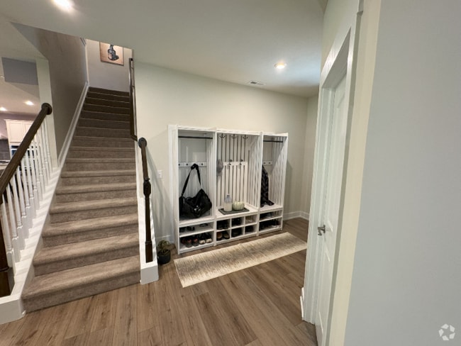 Building Photo - 5264 Veranda Dr Rental