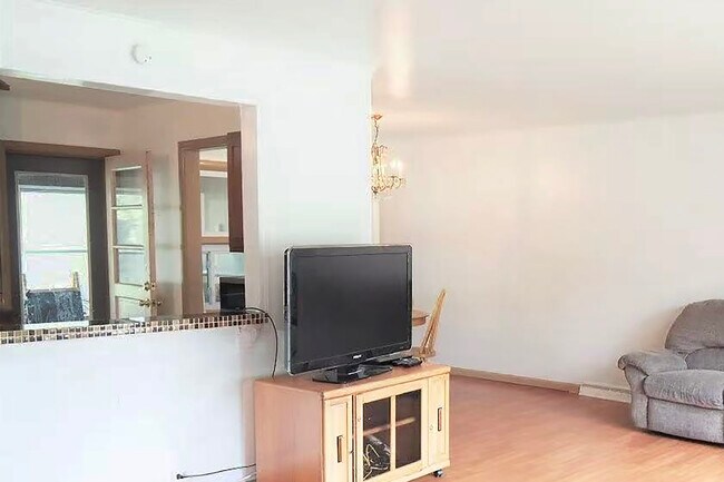 35 W Pleasant Hill Blvd