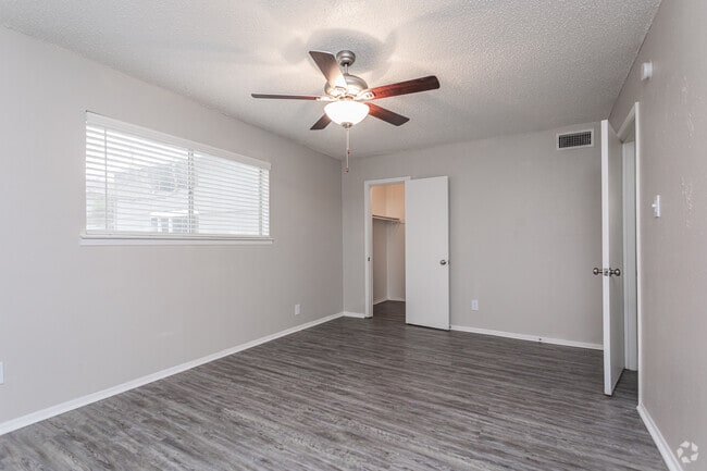 1BR, 1BA - 701SF Bedroom