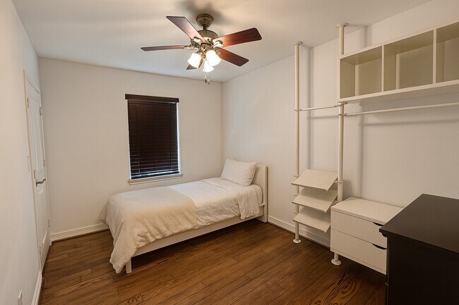 Photo - 208 E 38th St