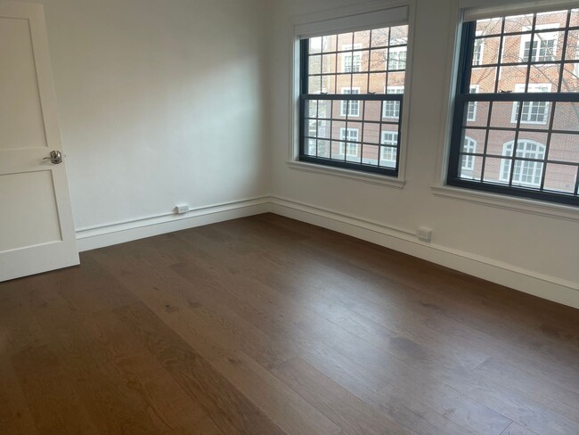 Building Photo - Harvard Square Brande new Super Sunny AWESOME studio 1 free Month Students ok