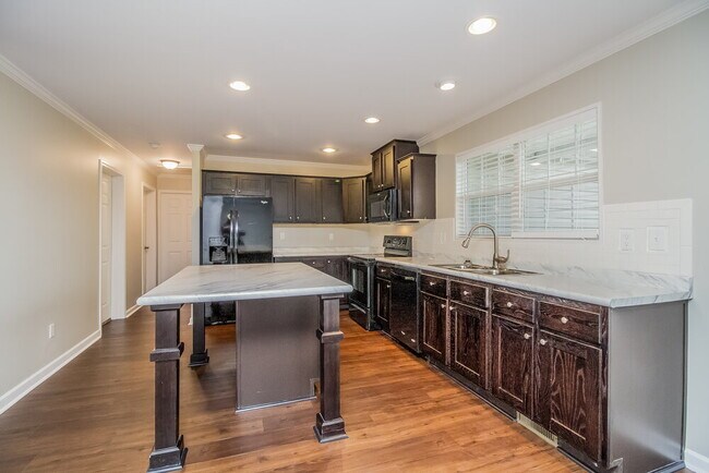 Photo - 2003 Vancroft Cir