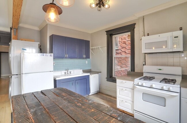 Photo - 388 Baldwin Ave Unidad 2