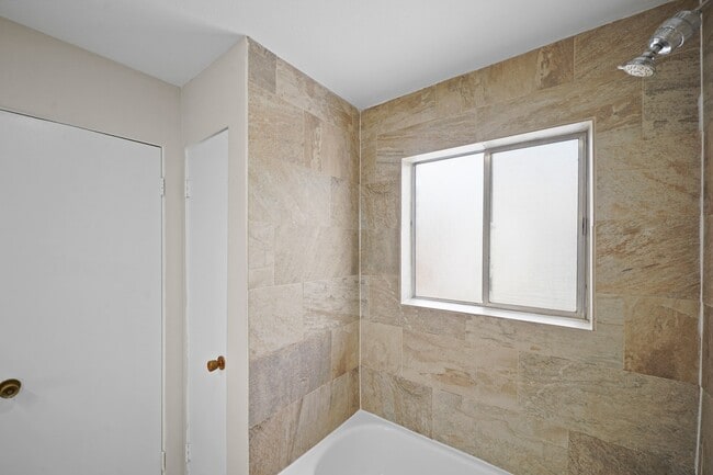 Building Photo - 2201 Fountain View Dr Unit 60F