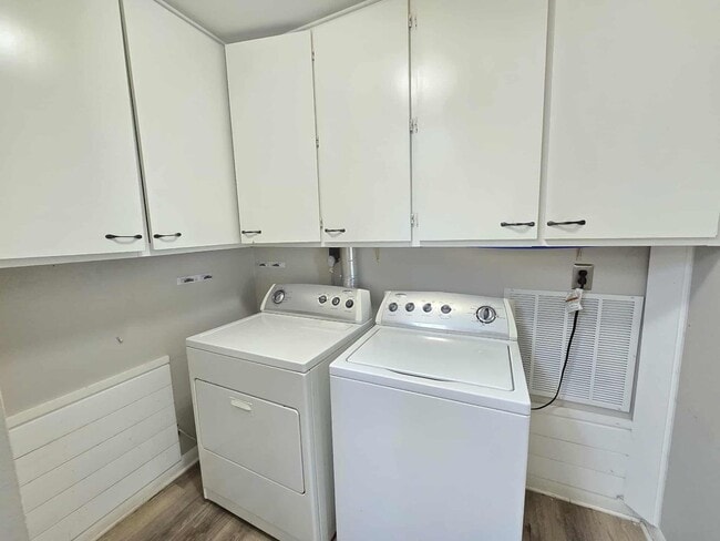 Photo - 3318 Moulton Ln