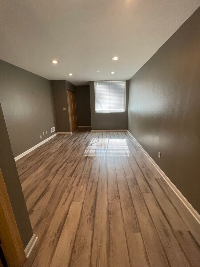 Living room - 8950 N 95th St Unit woodlands