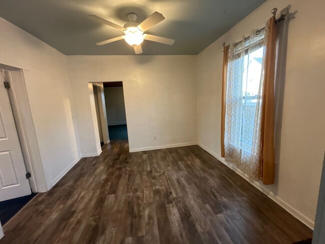 Photo - 723 W 13th St