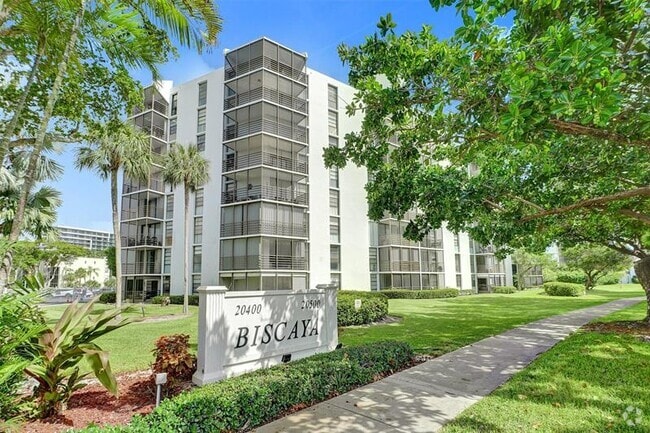 Building Photo - 20400 W Country Club Dr Unit 118 Rental
