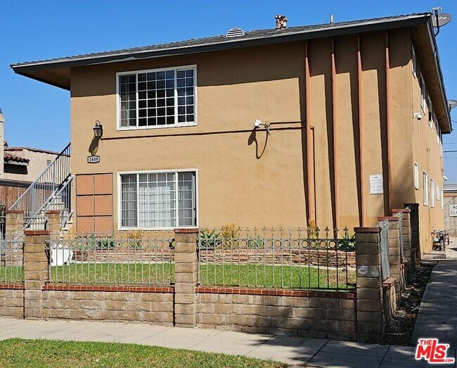 Photo - 1639 W 84th Pl Unidad APT #4