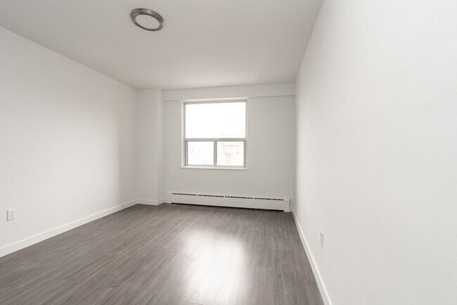 Photo - 5 Mallory Gardens Unit 602