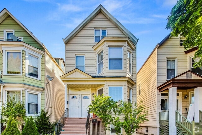 Building Photo - 2707 N Ridgeway Ave Unit 2 Rental