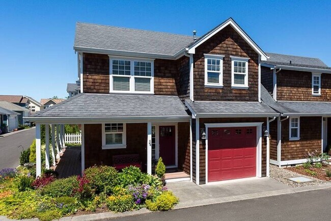 Photo - BEAUTIFUL HOUSE IN MILL POND -- ONLY MINUTES FROM DOWNTOWN!!