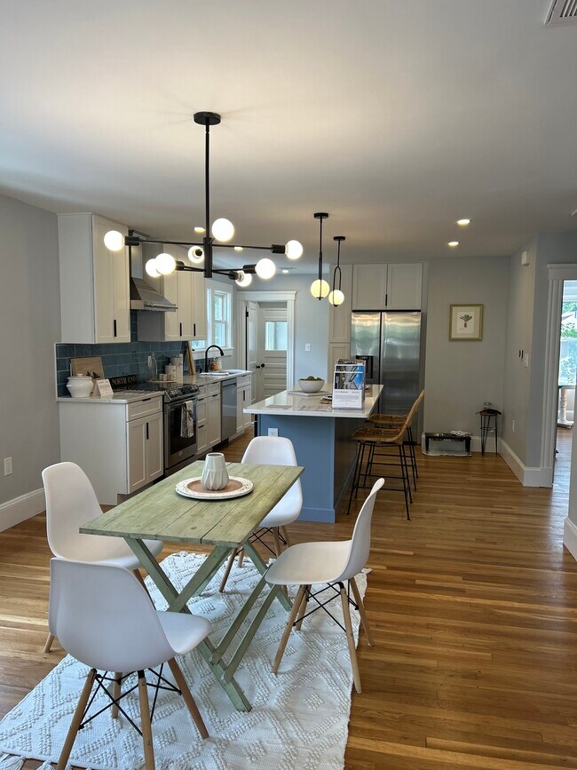 Photo - 111 Sharon St