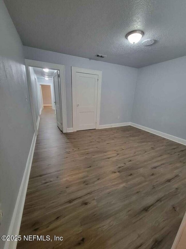 Photo - 1515 W 2nd St