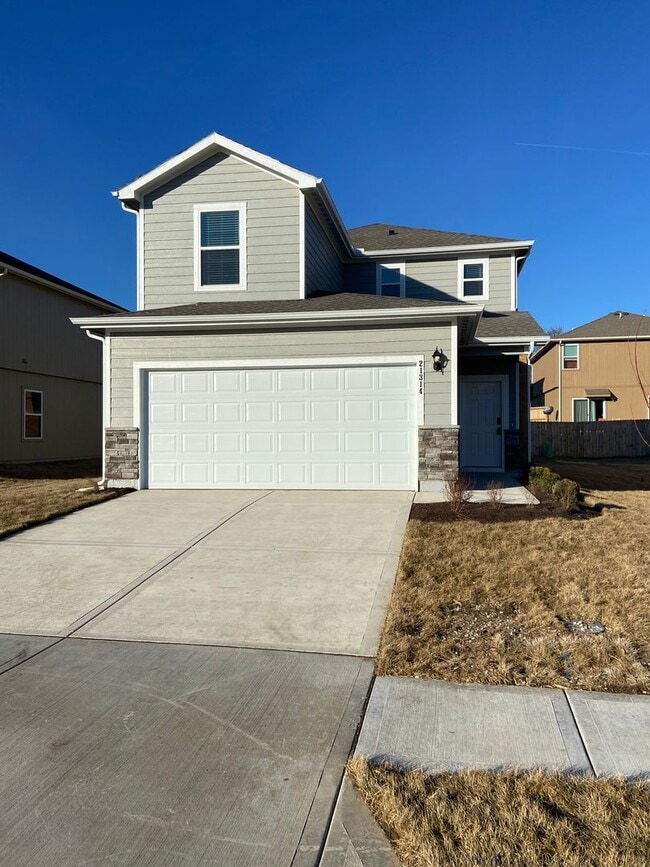 Photo - *Pre-leasing* Spacious Three Bedroom | Two and a Half Bath Home in Spring Hill