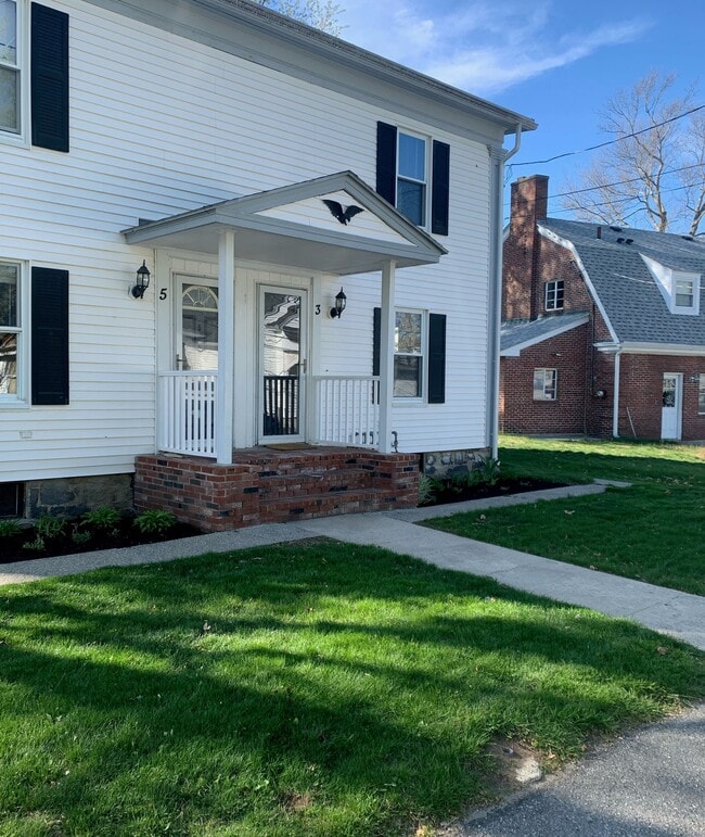 Building Photo - 5 Cross St Unit 1