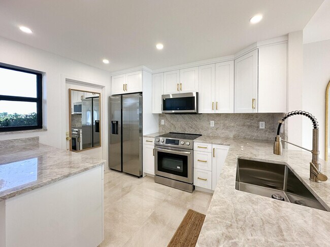 Photo - 4800 Bayview Dr Unit 503