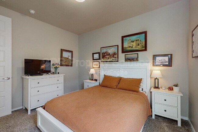 Photo - 450 Michael Ave SW