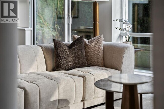 Photo - 638 Beach Crescent